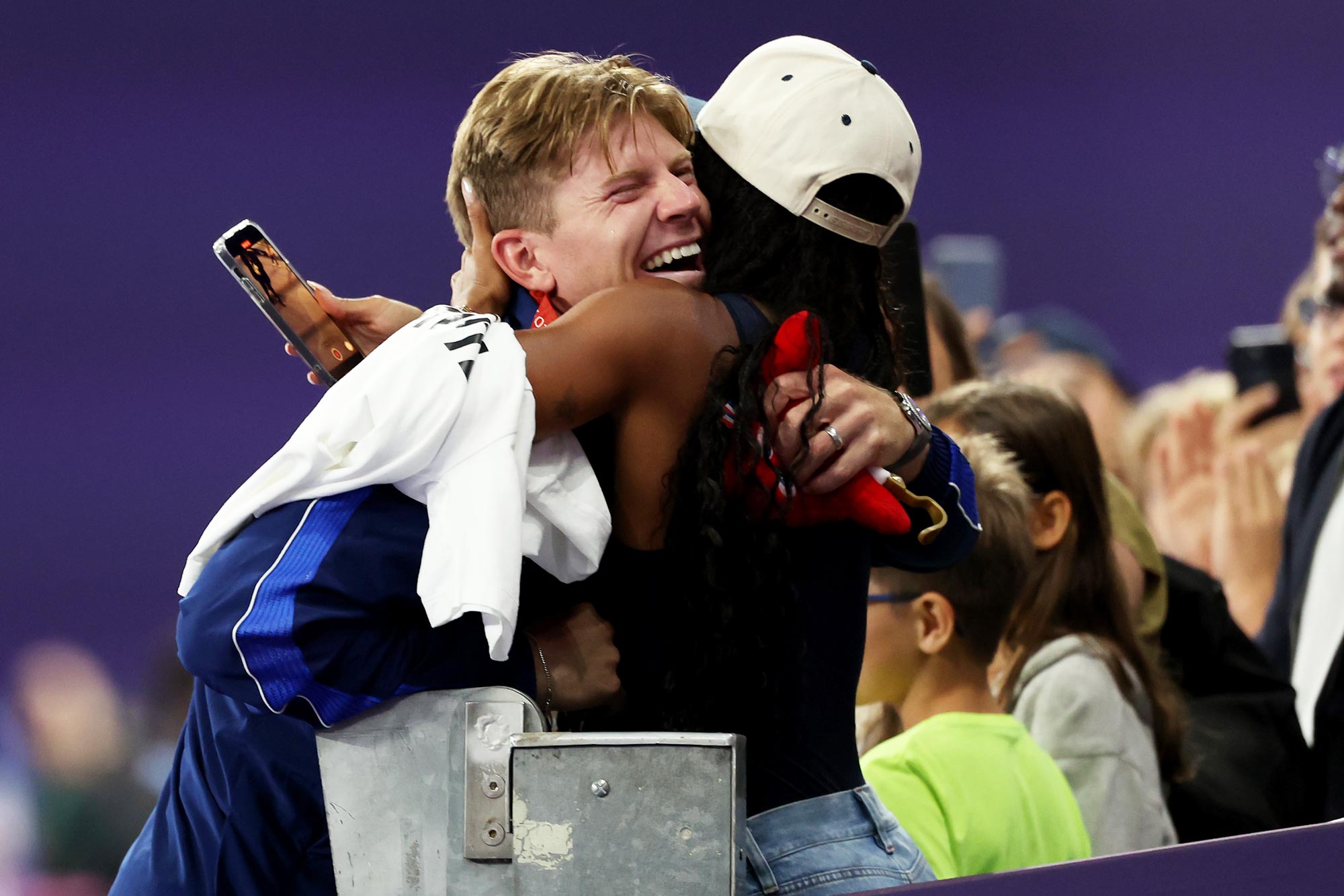 Hunter Woodhall gana el oro paralímpico semanas después de que su esposa ganara el oro olímpico