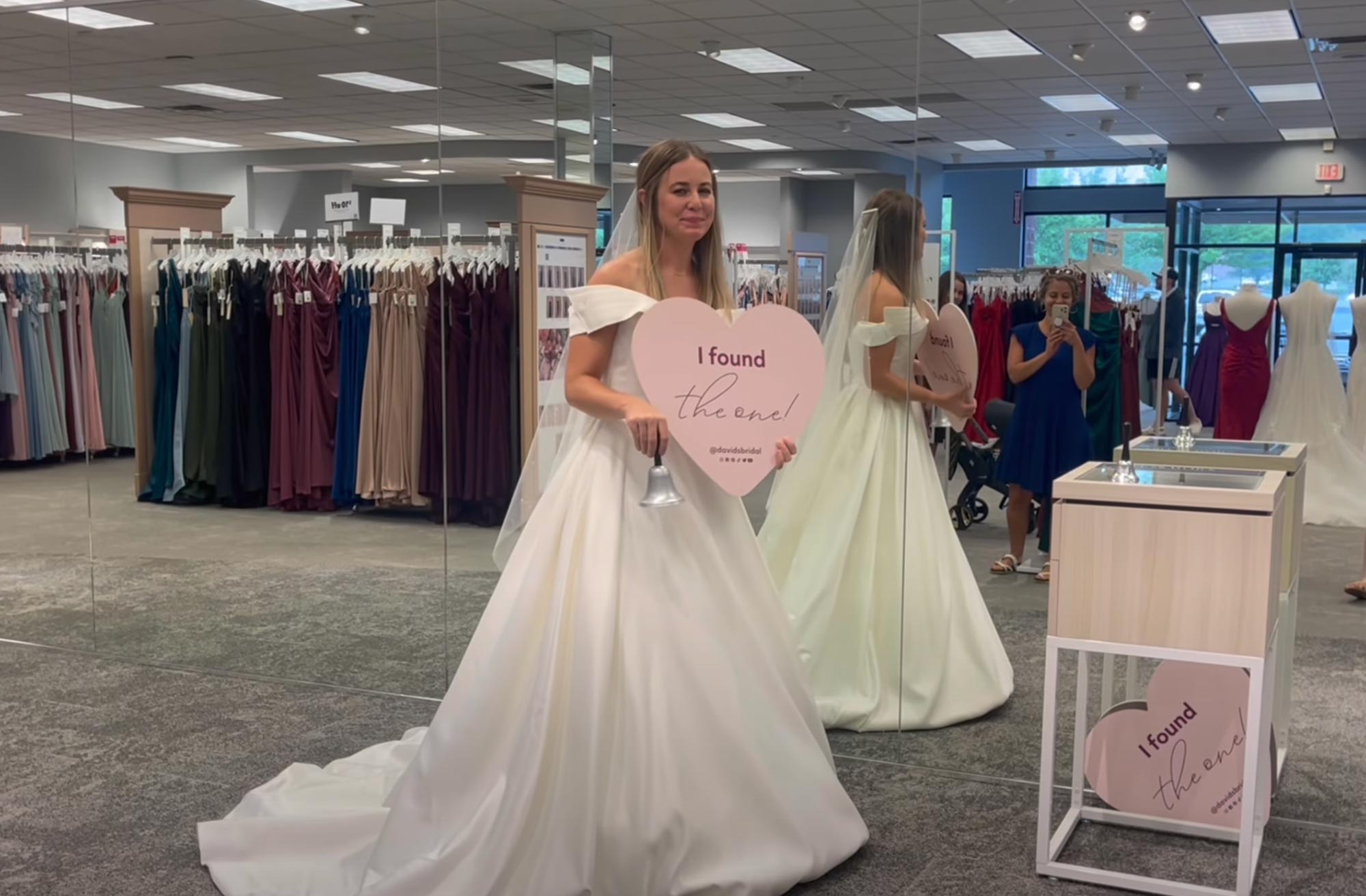 Jana Duggar Gushes Over Choosing Her 'Stunning' Wedding Dress