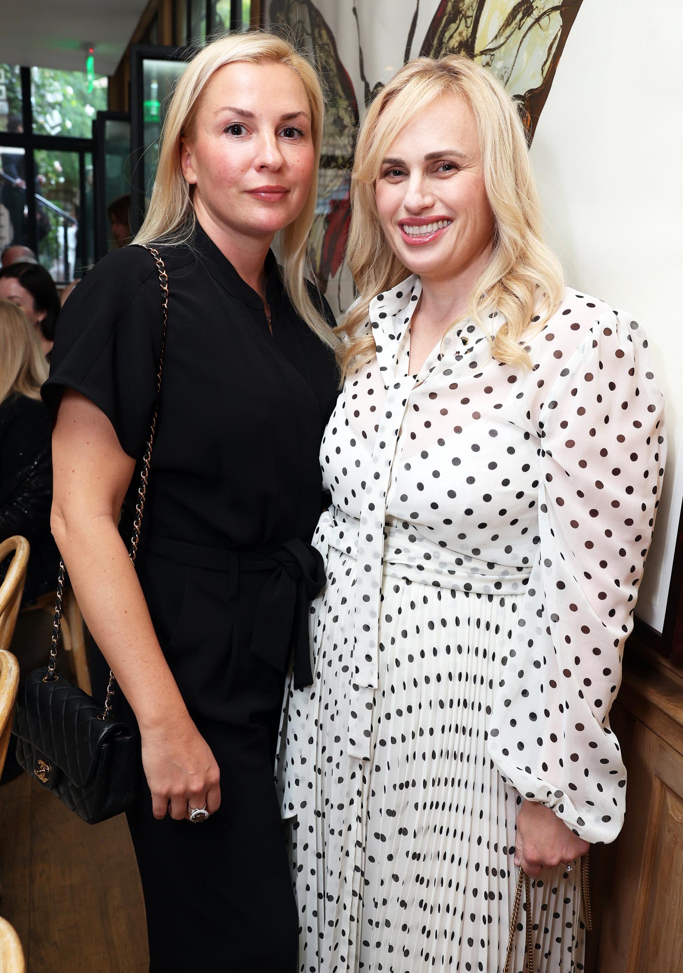 ภายในงานแต่งงานอิตาลีอันใกล้ชิดของ Rebel Wilson และ Ramona Agruma