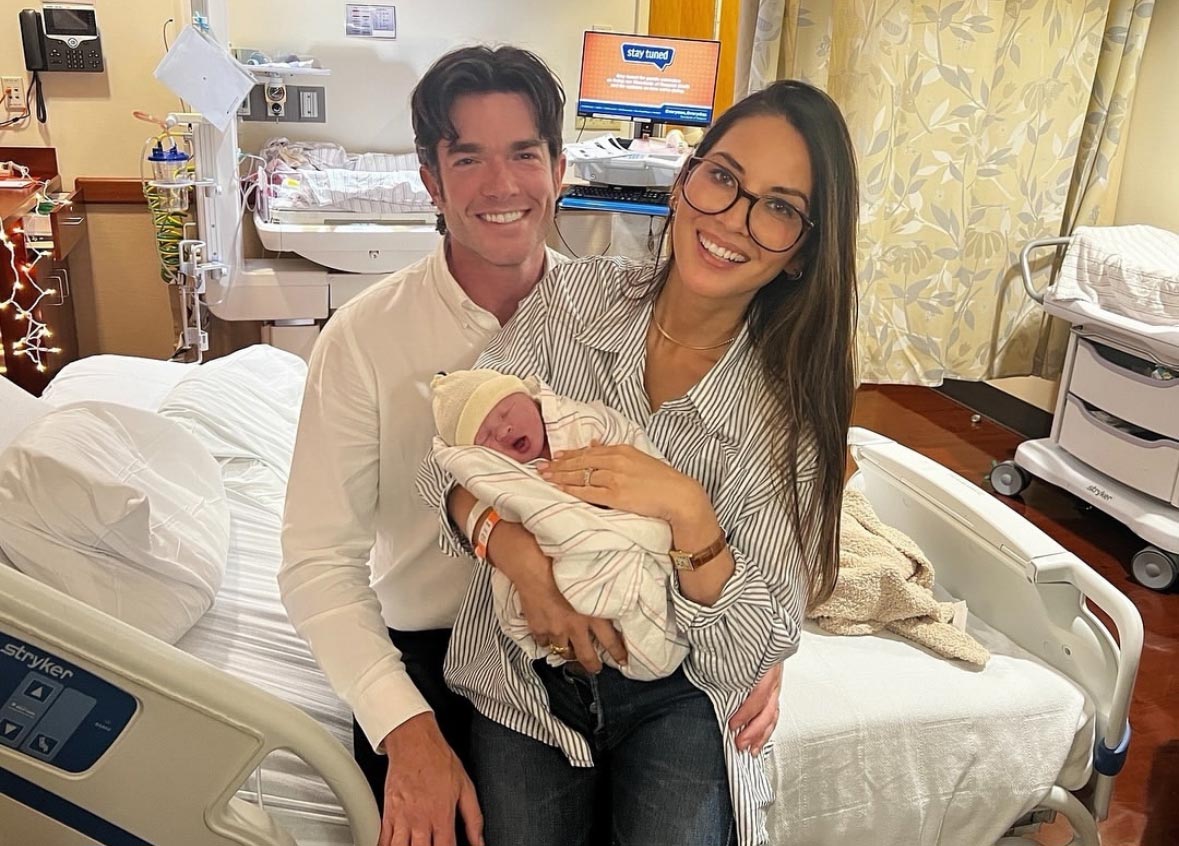 Olivia Munn และ John Mulaney ยินดีต้อนรับลูกน้อยหมายเลข 2 ผ่านทาง Surrogate