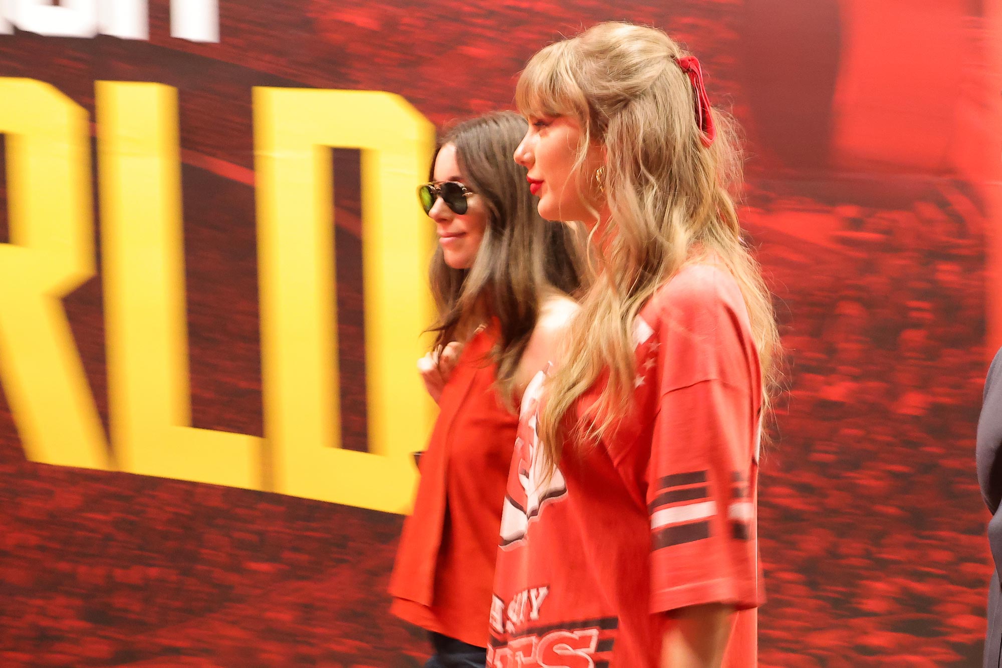 Taylor Swift เข้าร่วมการแข่งขัน Chiefs เพื่อเชียร์ Travis Kelce