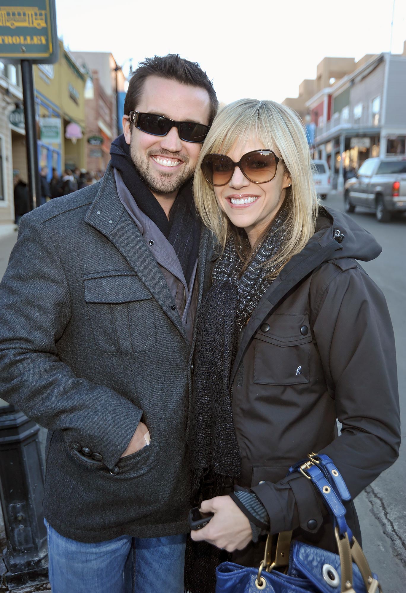 ไทม์ไลน์ความสัมพันธ์ของ Rob McElhenney และ Kaitlin Olson