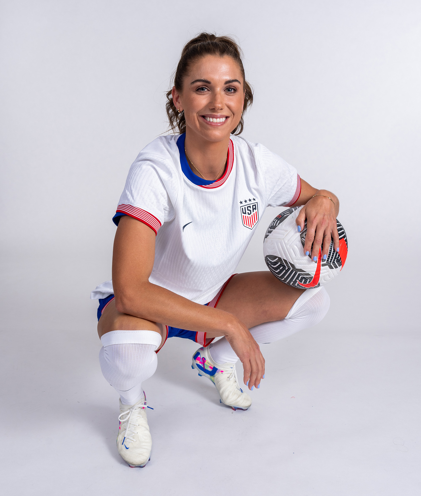 Alex Morgan đẫm nước mắt xác nhận việc mang thai và nghỉ thi đấu bóng đá