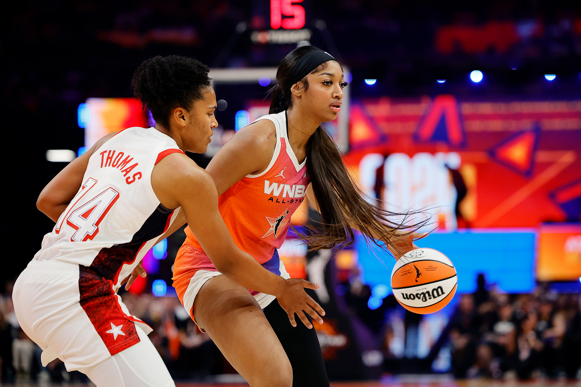 WNBA Star Angel Reese reflete sobre Cameo no videoclipe de Cardi B e Latto