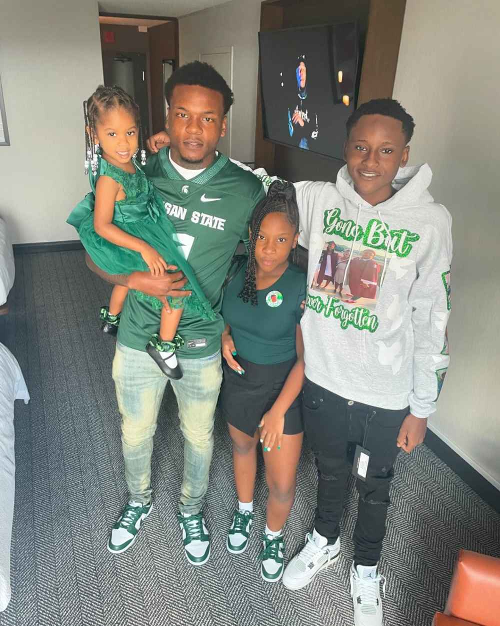 MSU Football Player Armorion Smith Is Guardian of 4 After Mom’s Death