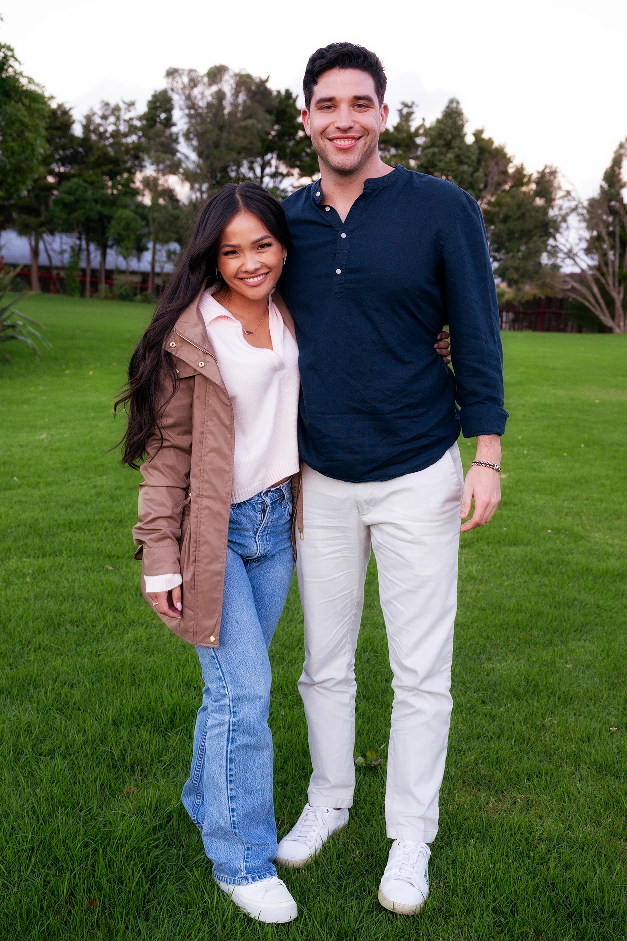 Bachelor Nation ชั่งน้ำหนักกับผลพวงของ Jenn Tran การแยกทางของ Devin Strader