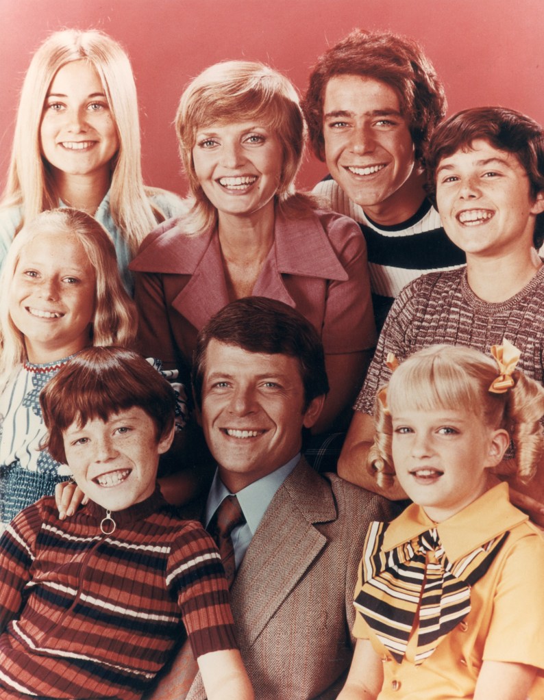 Barry Williams Confirms Brady Bunch Cast All Hooked Up