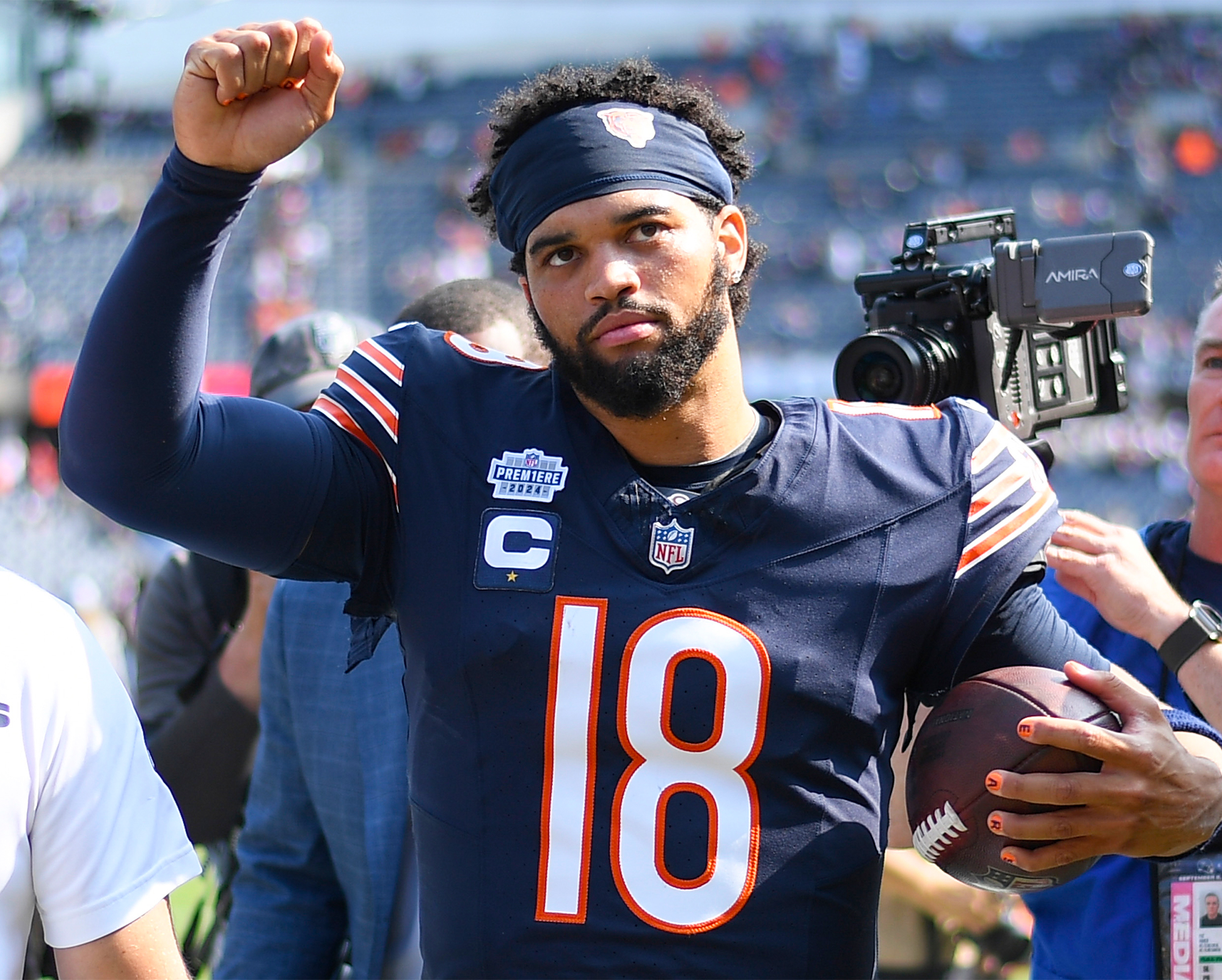 Bears QB Caleb Williams usa esmalte laranja para estreia na NFL