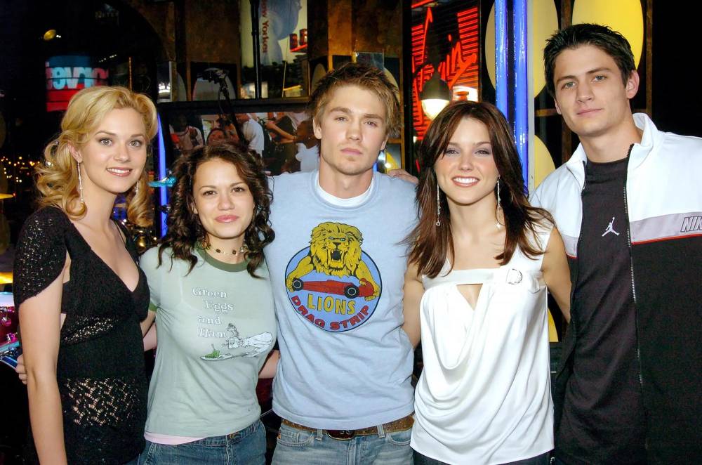 Bethany Joy Lenz y James Lafferty llevan a Haley y Nathans al futuro en la reposición de One Tree Hill