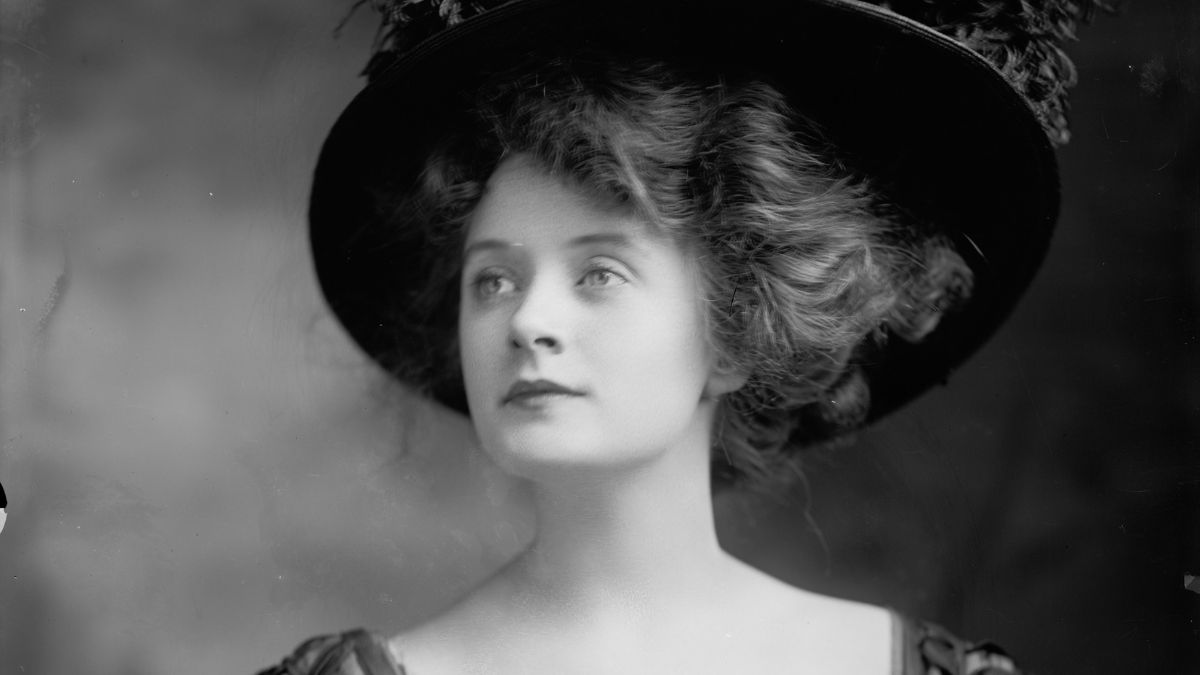 Glinda the Good Witch's Billie Burke: What to Know About Wizard of Oz Star