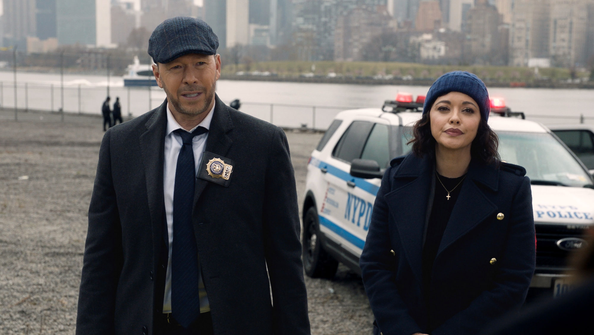 CBS เผยเรื่องราวรอบปฐมทัศน์สำหรับ 'Blue Bloods,' 'NCIS,' 'Tracker' และอีกมากมาย