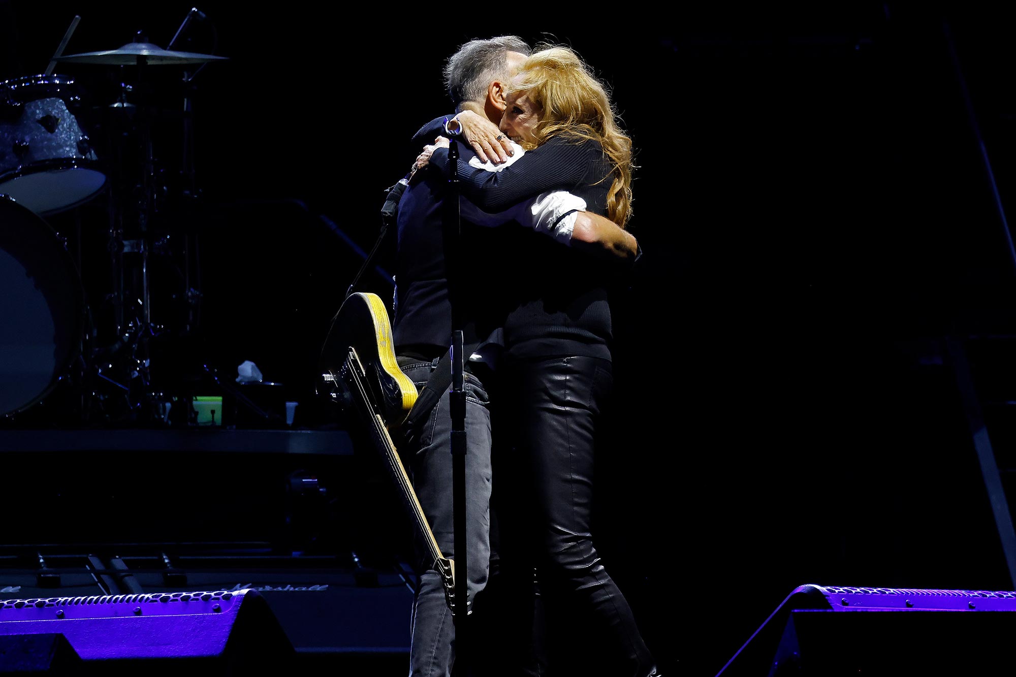 A esposa de Bruce Springsteen, Patti Scialfa, faz dueto após revelação do câncer