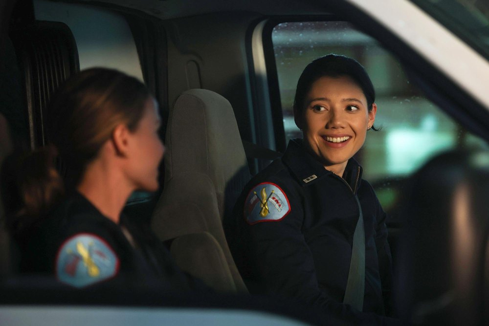 Hanako Greensmith de Chicago Fire dice que la relación de la temporada 13 de Violet y Carvers es un poco baile