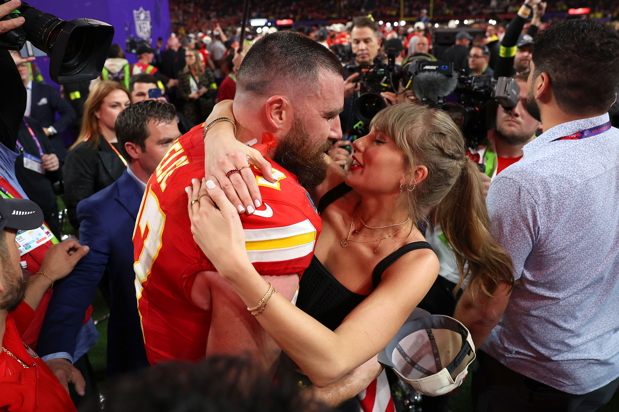 Kansas City Chiefs CEO'su Taylor Swift'in Arrowhead Stadyumu'na Dönüşünü Taklit Ediyor