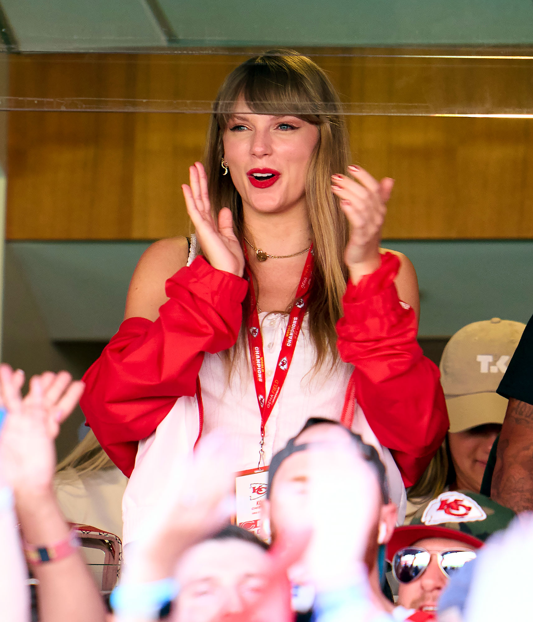 CEO ของ Kansas City Chiefs ยั่ว Taylor Swift ให้กลับมาที่ Arrowhead Stadium