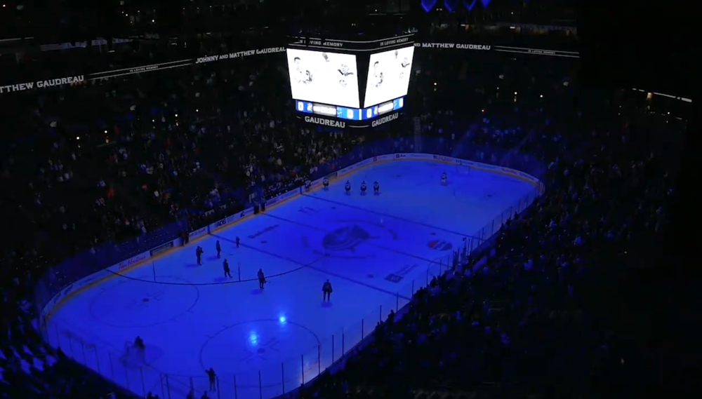 Los Columbus Blue Jackets comparten un emotivo homenaje a Johnny Gaudreau en el primer partido en casa desde su muerte.