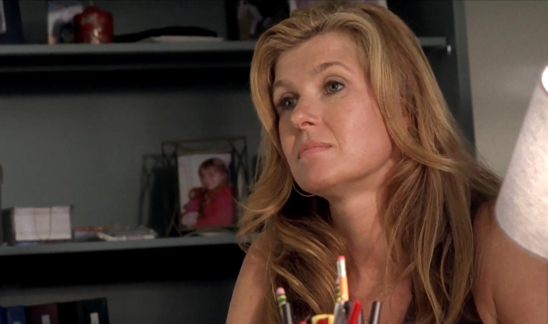 Connie Britton compara su nuevo papel con el de Tami Taylor de Friday Night Lights