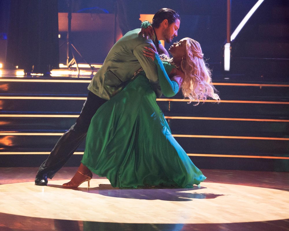 DWTS Val Chmerkovskiy Comedia Celos Phaedra Parks Química con el juez Derek Hough 2