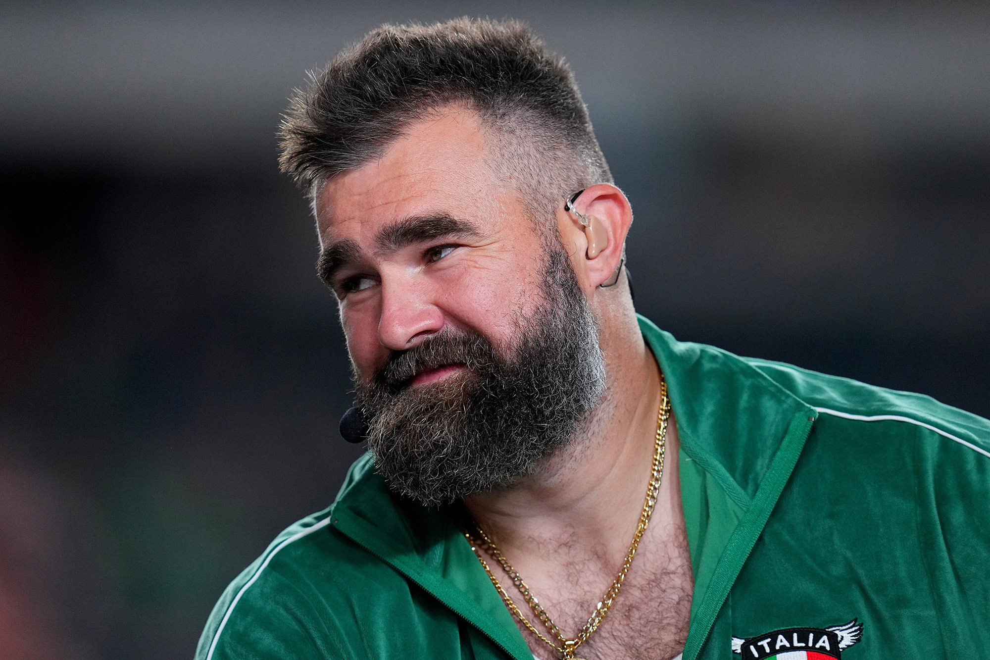 Eagles Süper Taraftarı, ESPN'de Jason Kelce'nin Göğsüne Çarpması nedeniyle Dizini Yaraladı