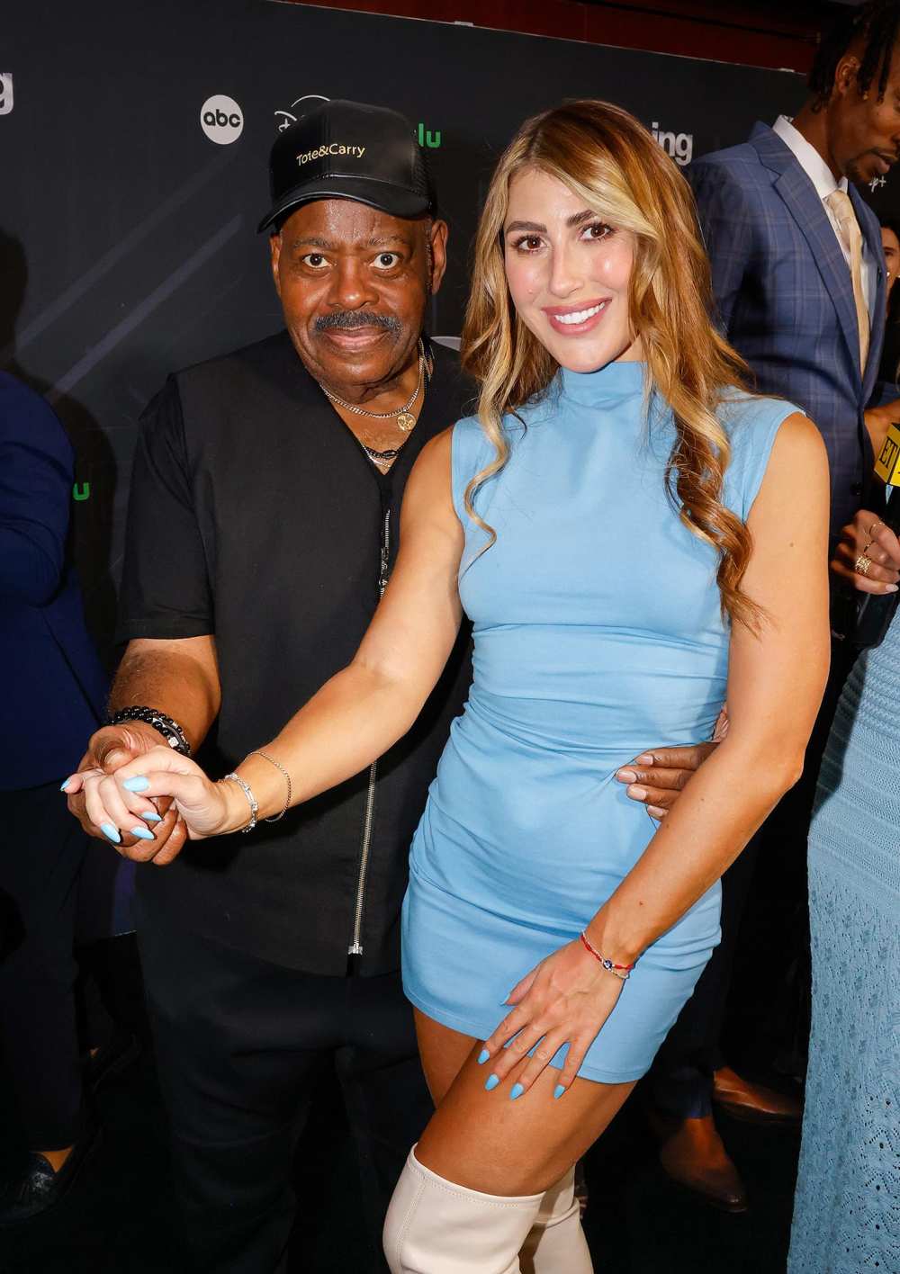 Emma Slater dice que lloró cuando conoció a su nuevo compañero de DWTS, Reginald VelJohnson. Es un gran fan