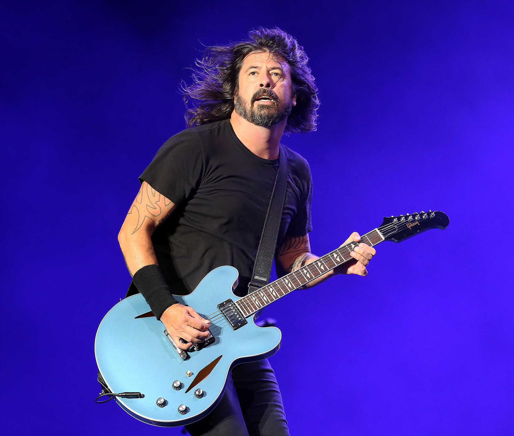 New Photo - Foo Fighters Cancel Festival Appearance After Dave Grohl Cheating Scandal