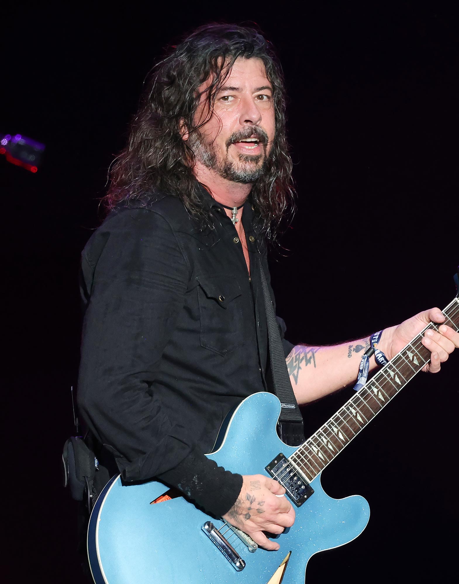 Dave Grohl von den Foo Fighters begrüßt ein „außerhalb meiner Ehe geborenes“ Baby