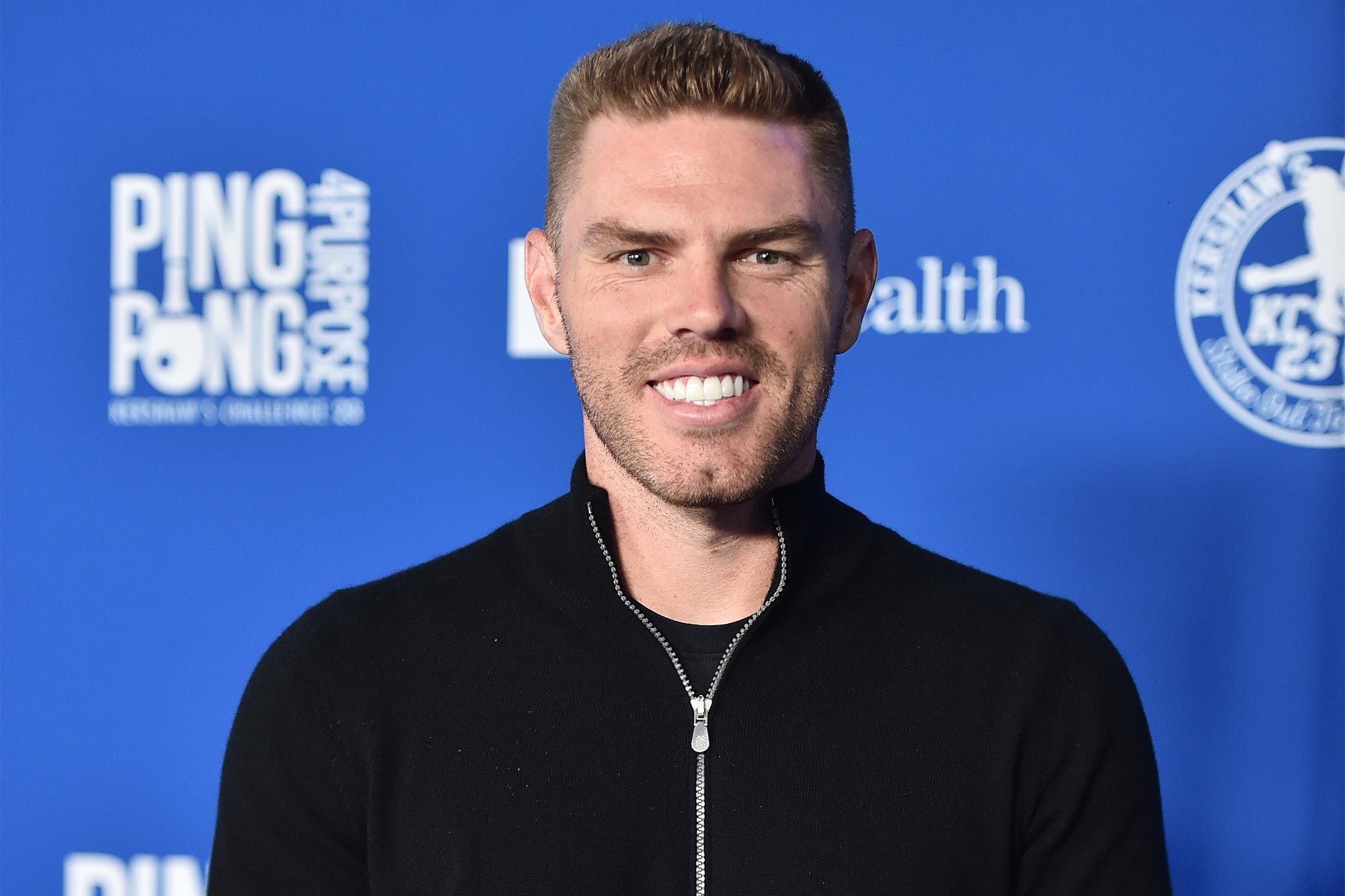 Gracz MLB Freddie Freeman udostępnia film, na którym 3-letni syn Max uczy się ponownie chodzić