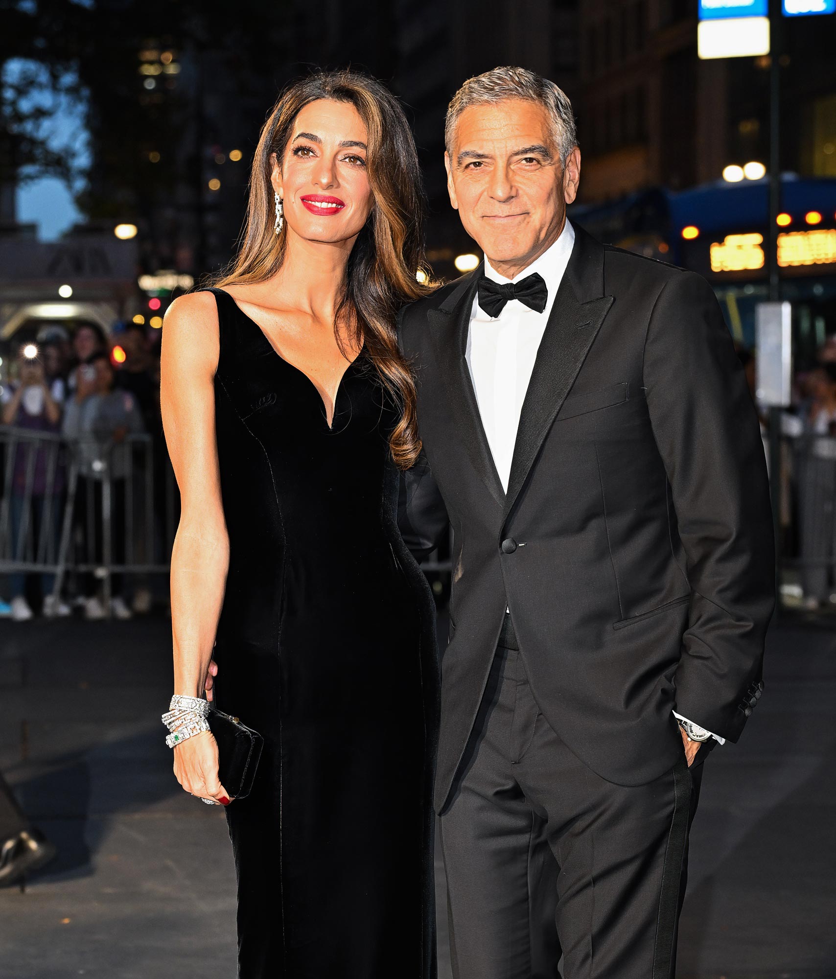 George y Amal Clooney se adelantan al viaje del décimo aniversario en los premios Albie