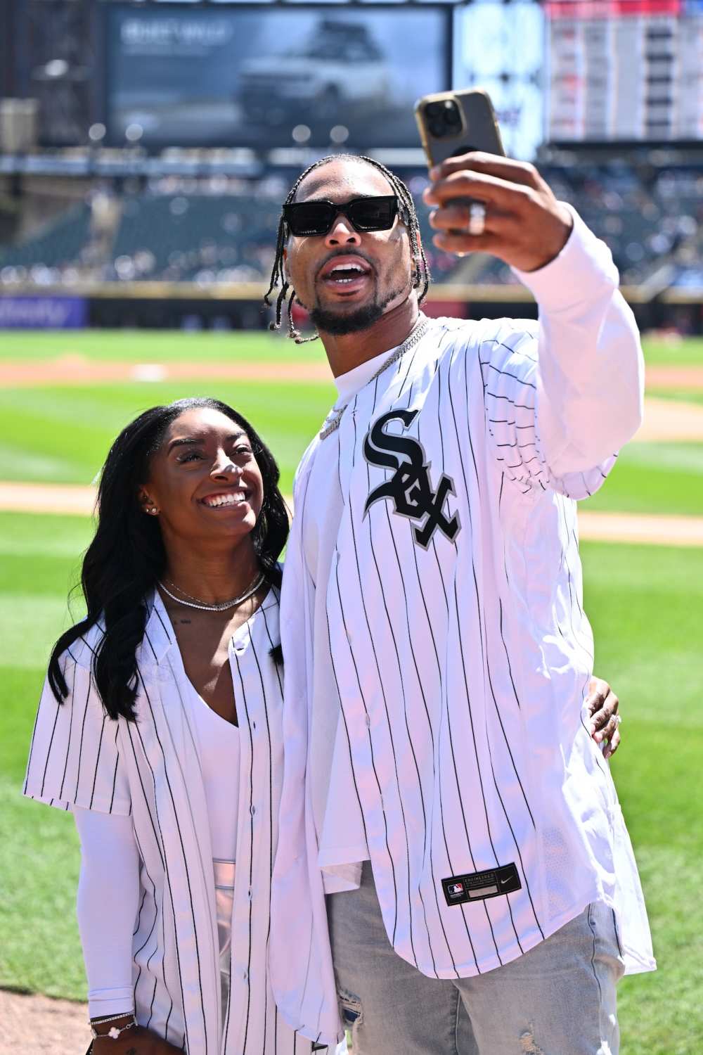 GettyImages-2147779332 Simone Biles and Jonathan Owens