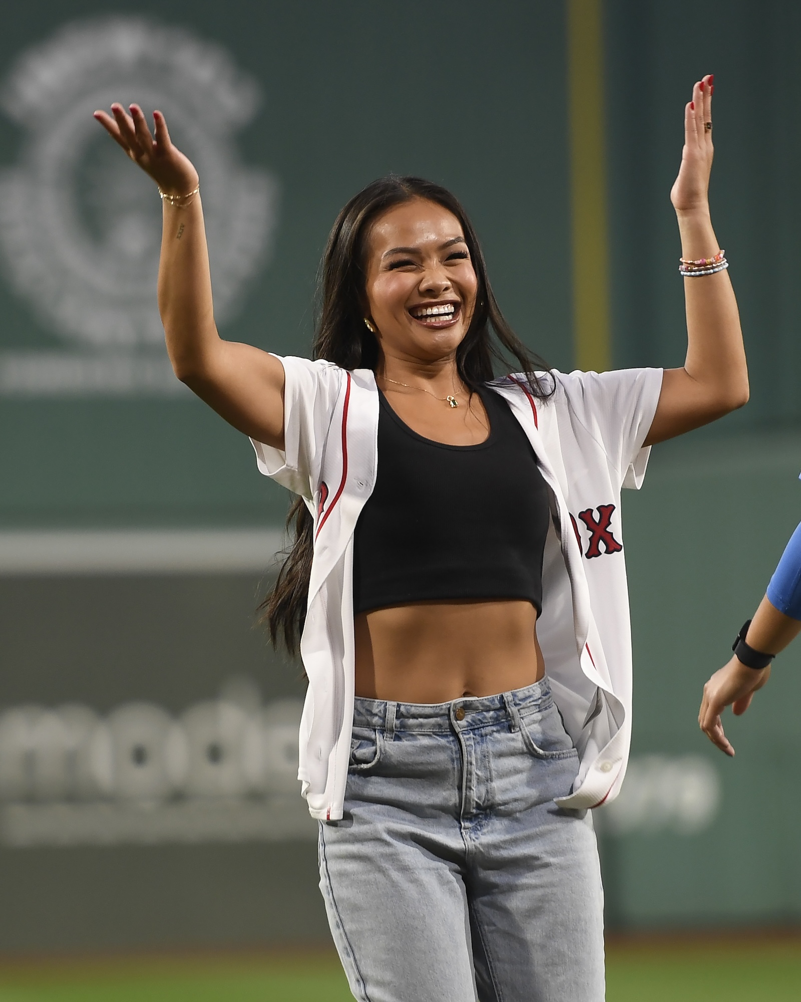 Jenn Tran se livra da postagem de texto interminável de Devin Strader concentrando-se no trabalho