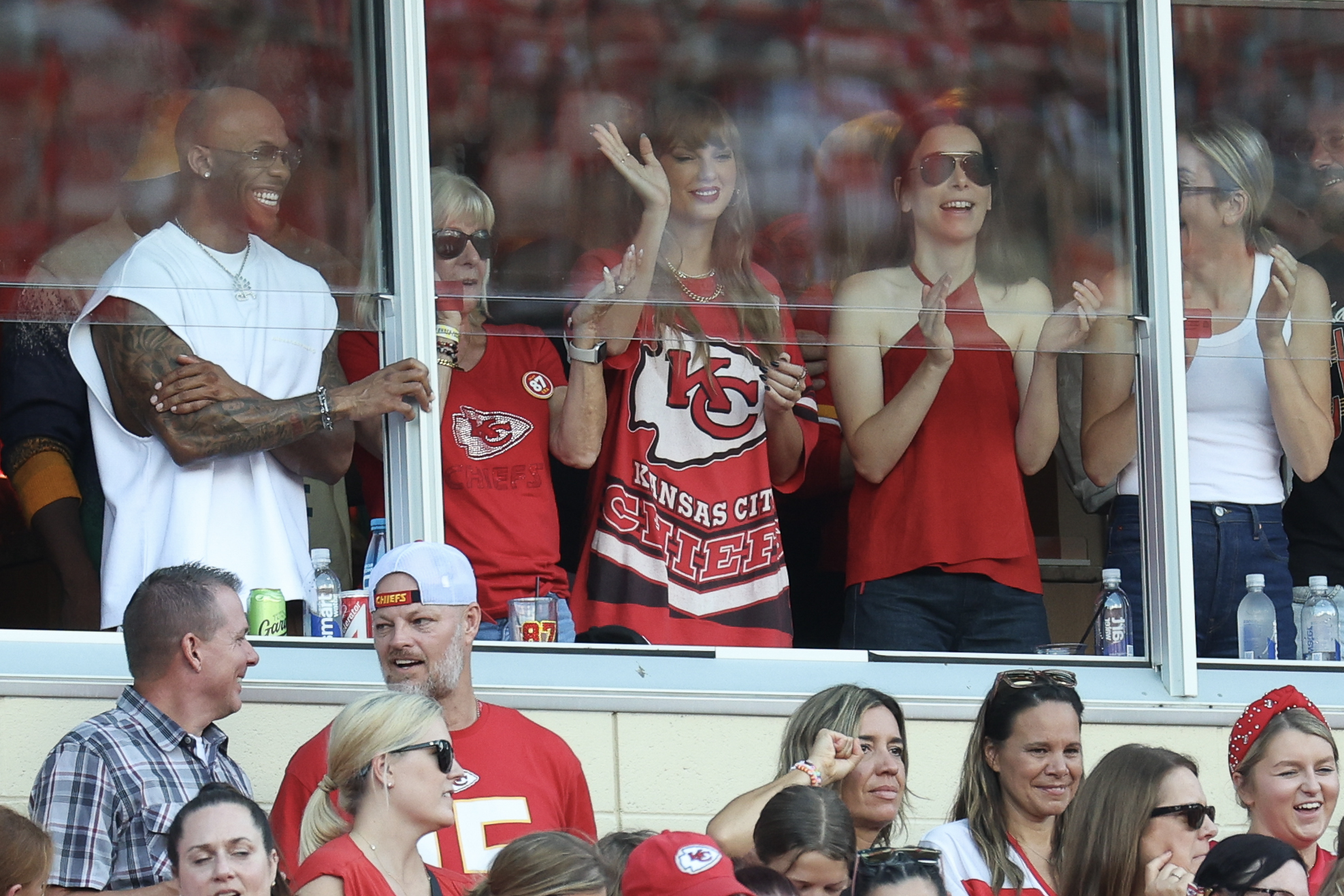 Taylor Swift Takes a Week off From Cheering on Travis Kelce’s Chiefs