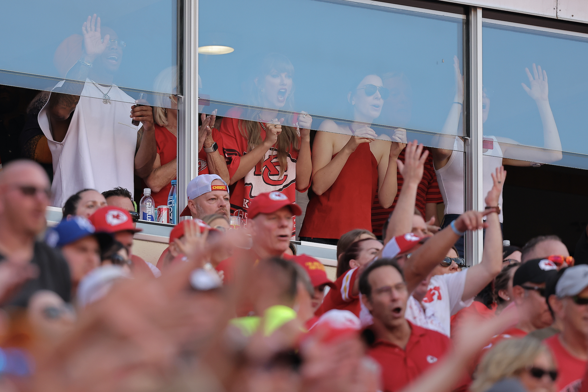 Taylor Swift Fans Herself Off During Travis Kelce’s Intro at Chiefs Game