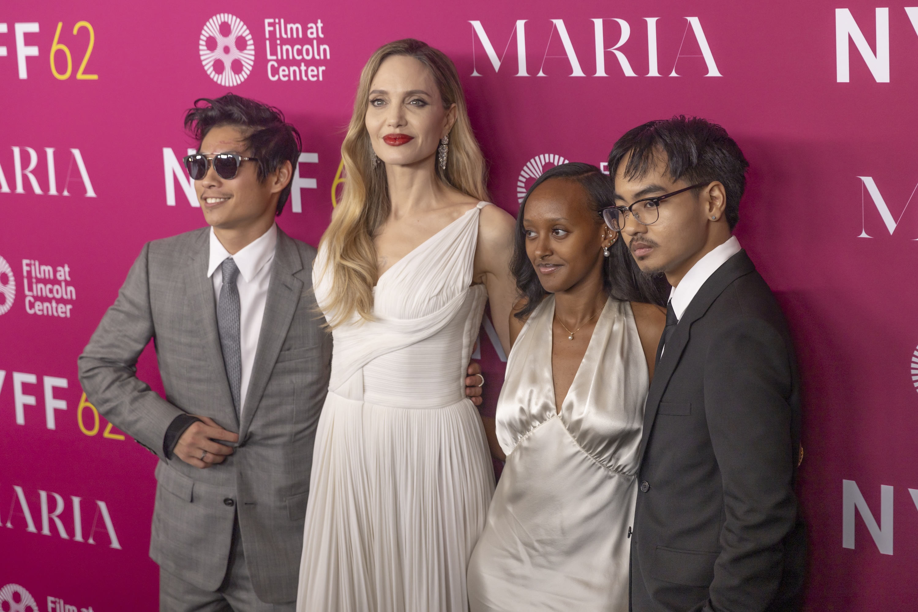 Angelina Jolie brilla junto a 3 de sus hijos en la alfombra roja del NYFF