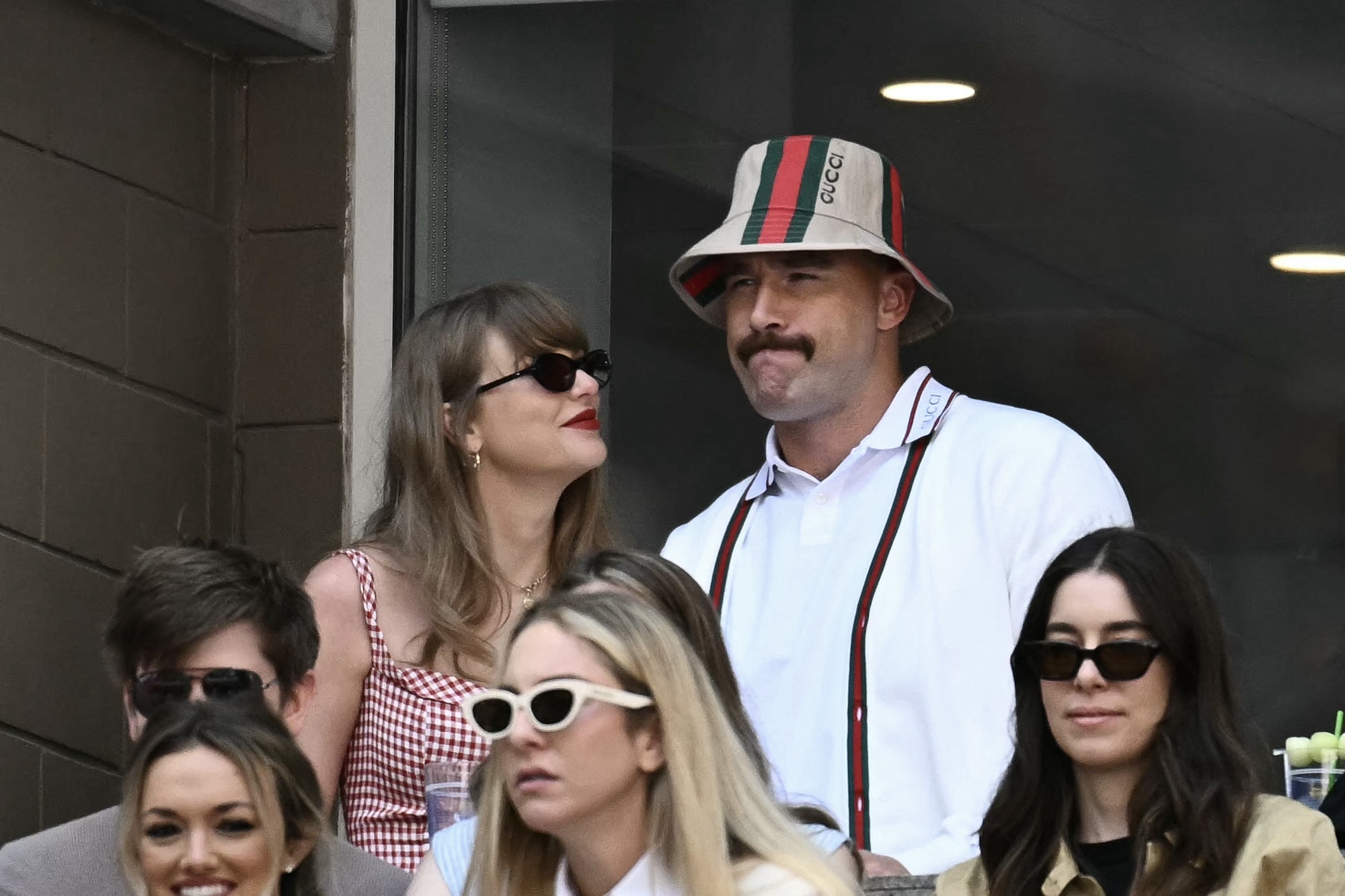 Hoda Kotb y los presentadores del programa 'Today' bromean diciendo que están en el US Open para Taylor Swift