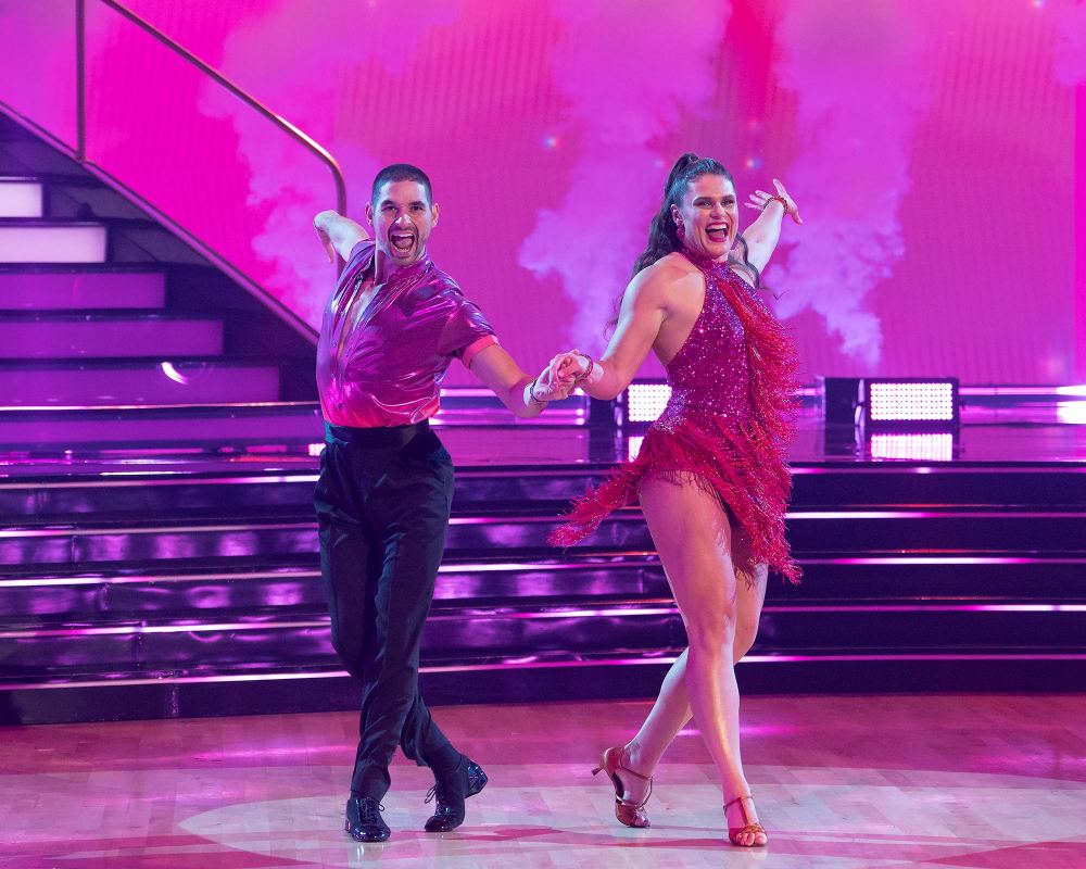 Ilona Maher hace una broma autocrítica mientras recibe los comentarios de los jueces sobre 'Dancing With The Stars' 3