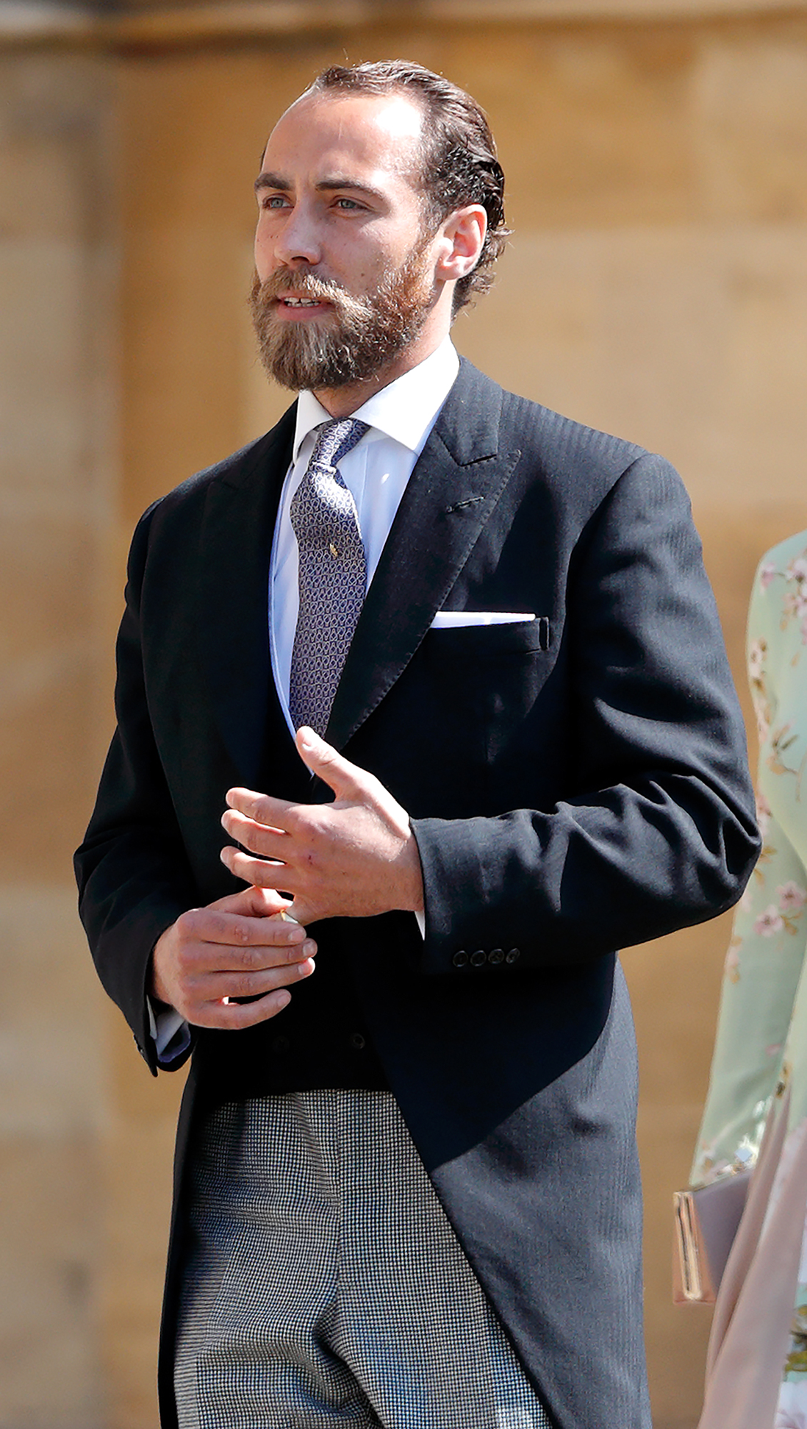 James Middleton กล่าวถึง 'ความตื่นตระหนก' ของเขาเมื่อทักทาย Queen Elizabeth