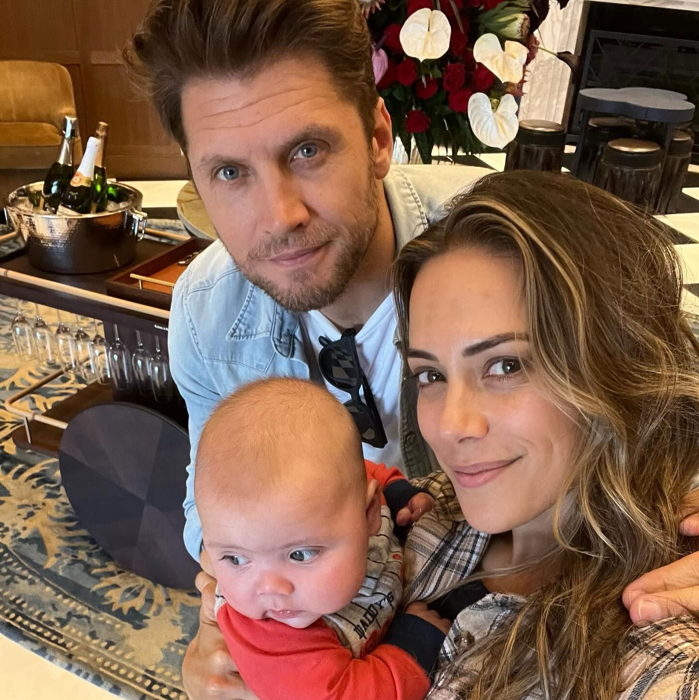 Jana Kramer fala sobre como criar uma família mesclada com o novo marido Allan Russell