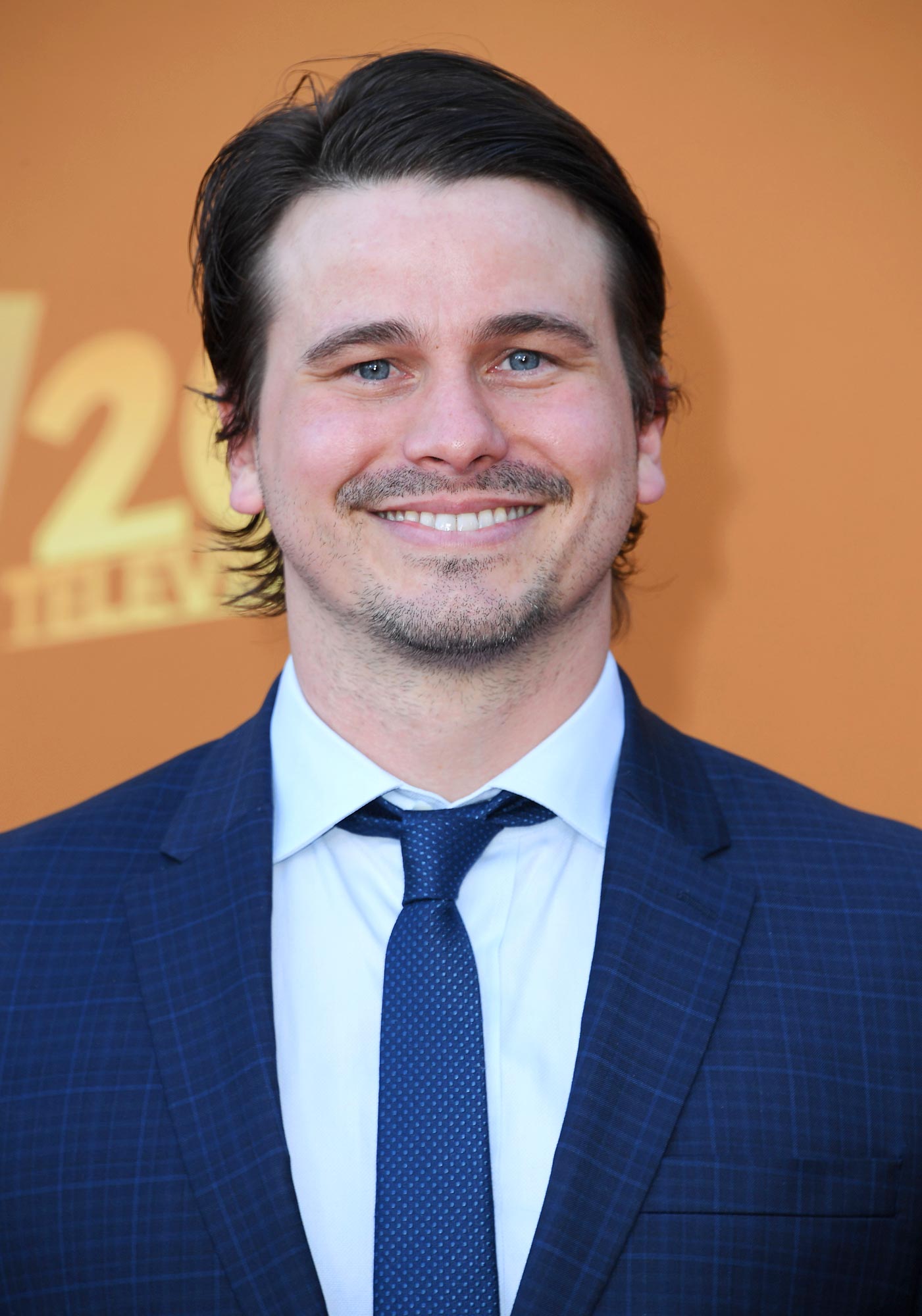 Jason Ritter cambia su canción favorita de karaoke si Melanie Lynskey está allí