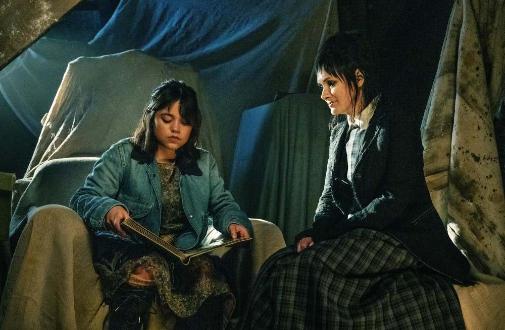 Jenna Ortega wore no makeup in the sequel to Beetlejuice, while Winona Ryders wore a grown-up gothic look