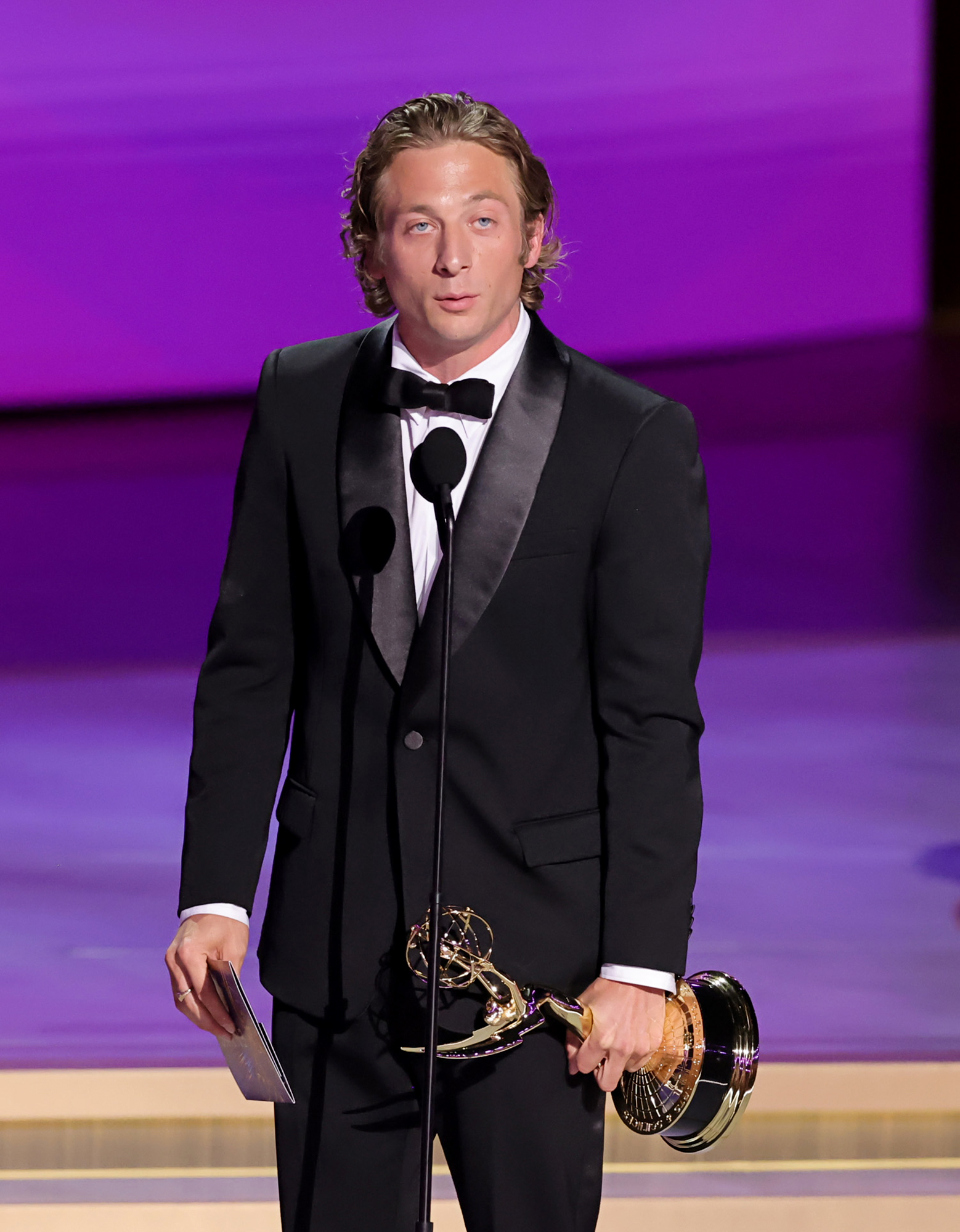 Jeremy Allen White ganha o prêmio de melhor ator principal de comédia no Emmy de 2024