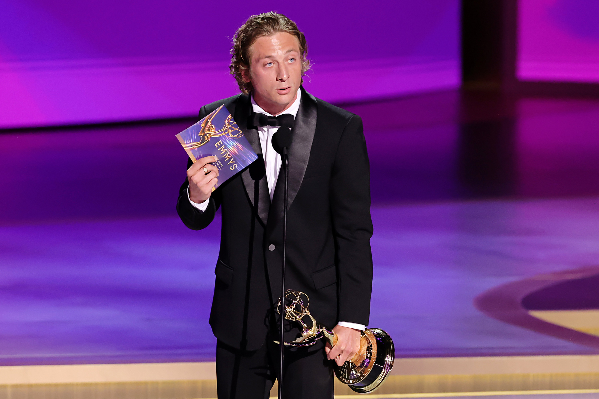 Jeremy Allen White ganha o prêmio de melhor ator principal de comédia no Emmy de 2024