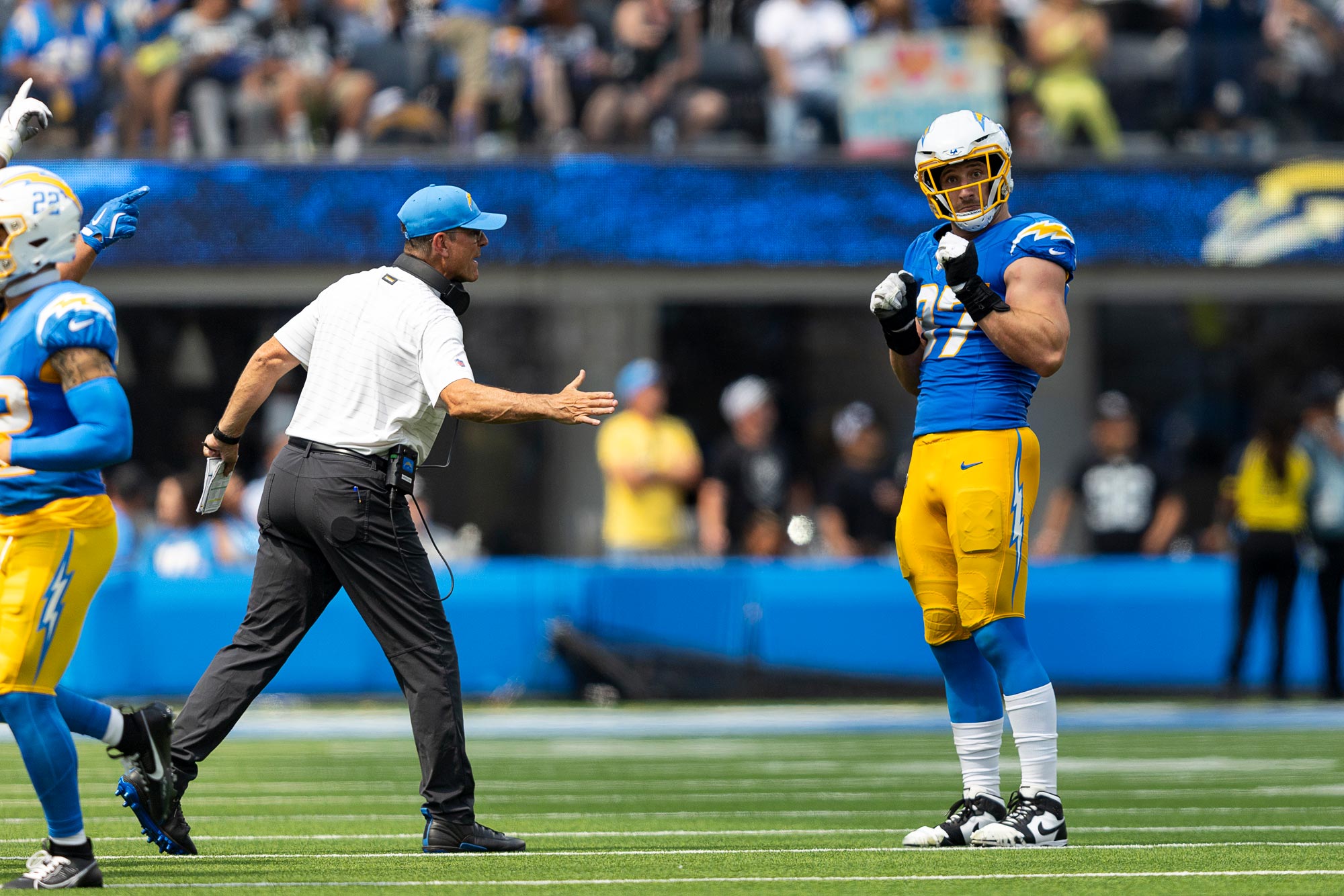 Jim Harbaugh가 '풀 의상'에서 냉수 욕조를 사용했다고 Chargers의 Joey Bosa 주장