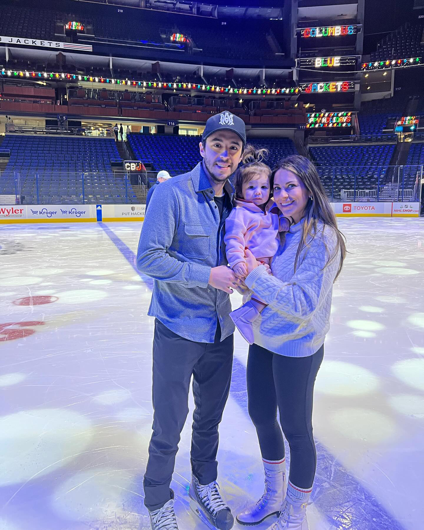 Noa ลูกสาวของ Johnny Gaudreau โชว์ทักษะฮ็อกกี้ของเธอในวิดีโอน่ารัก