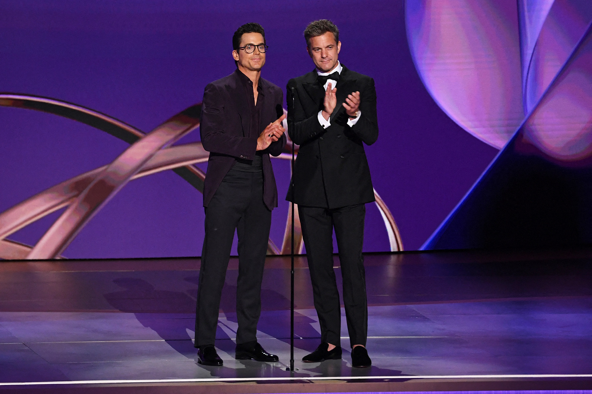 Joshua Jackson Walks on to 2024 Emmys Stage to 'I Don't Want to Wait'