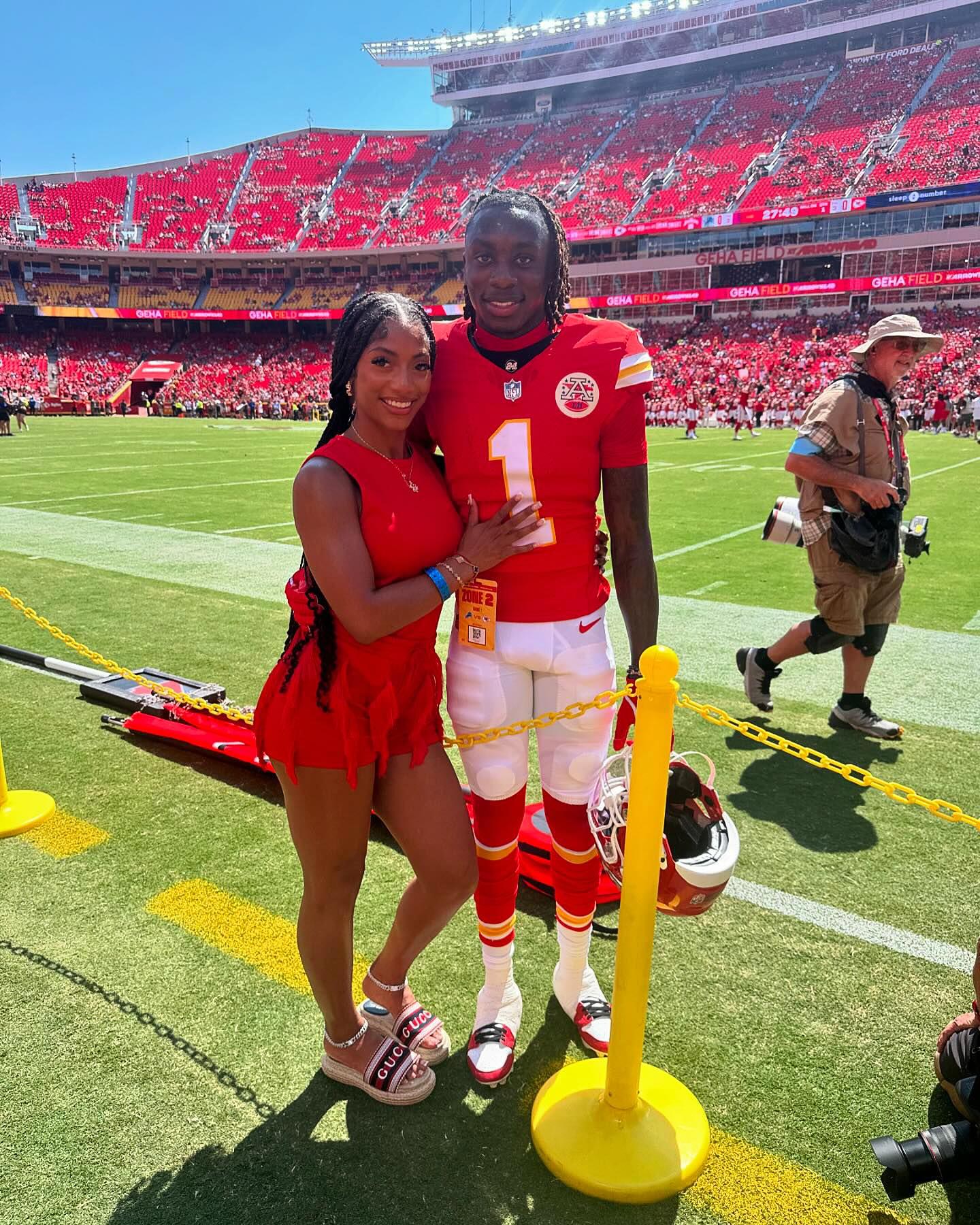 Cronología de la relación del novato de los Chiefs Xavier Worthy y su prometida Tia Jones