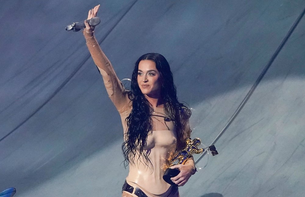 Katy Perry acepta el Premio Video Vanguard en los MTV Video Music Awards 2024