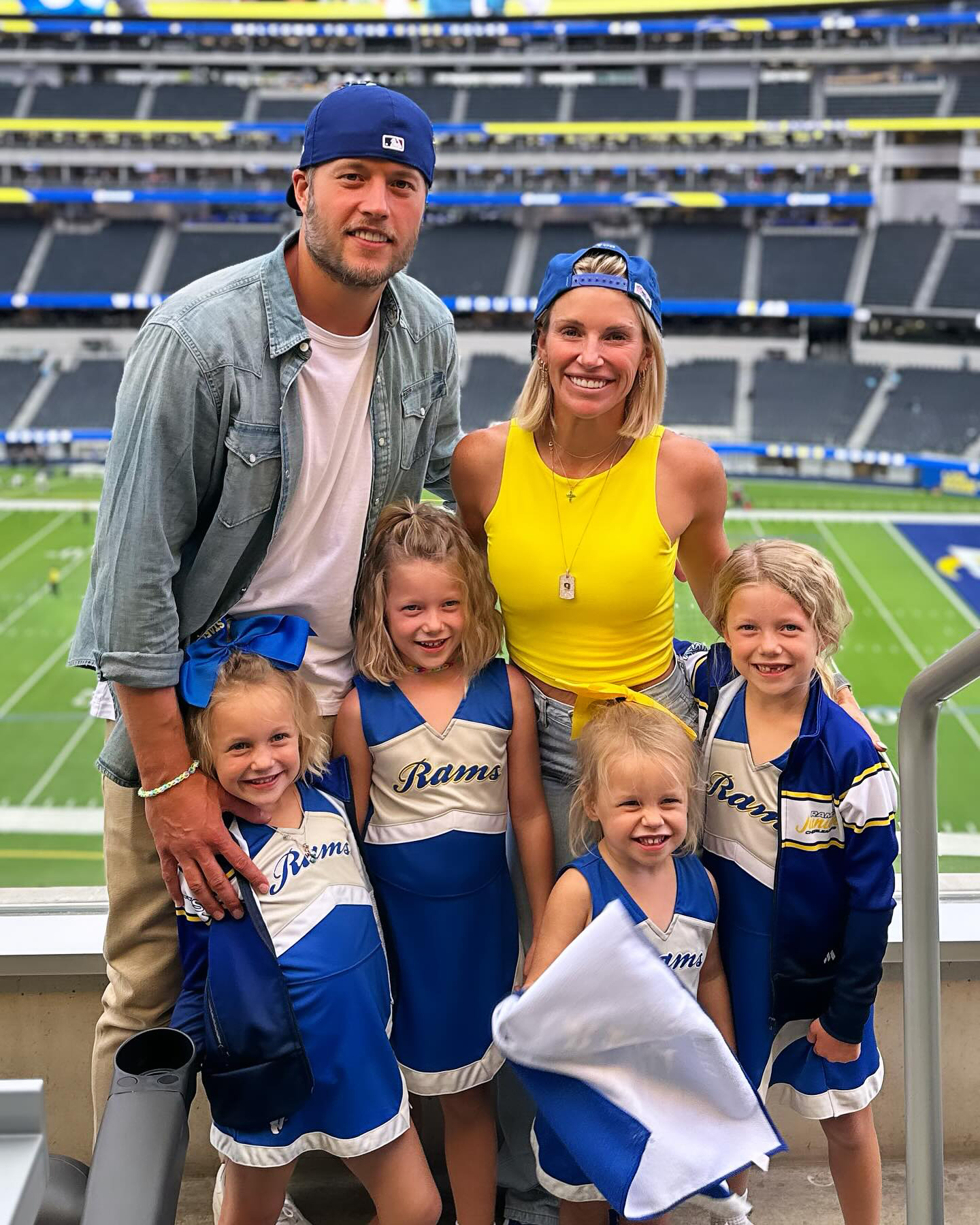 Kelly Stafford perdió brevemente a una de sus hijas en el juego de los Rams en Arizona