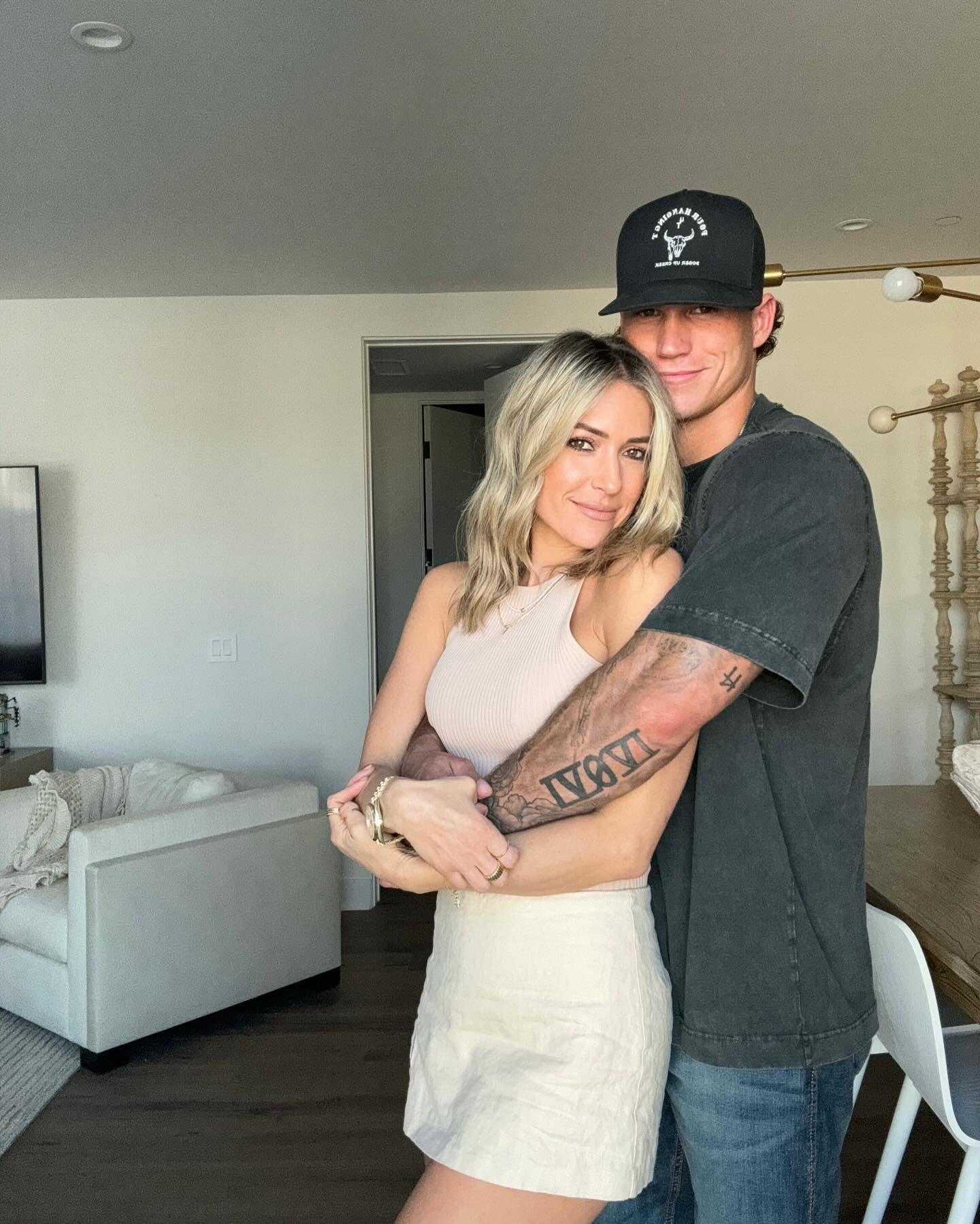 Kristin Cavallari fica emocionada ao detalhar a separação de Mark Estes