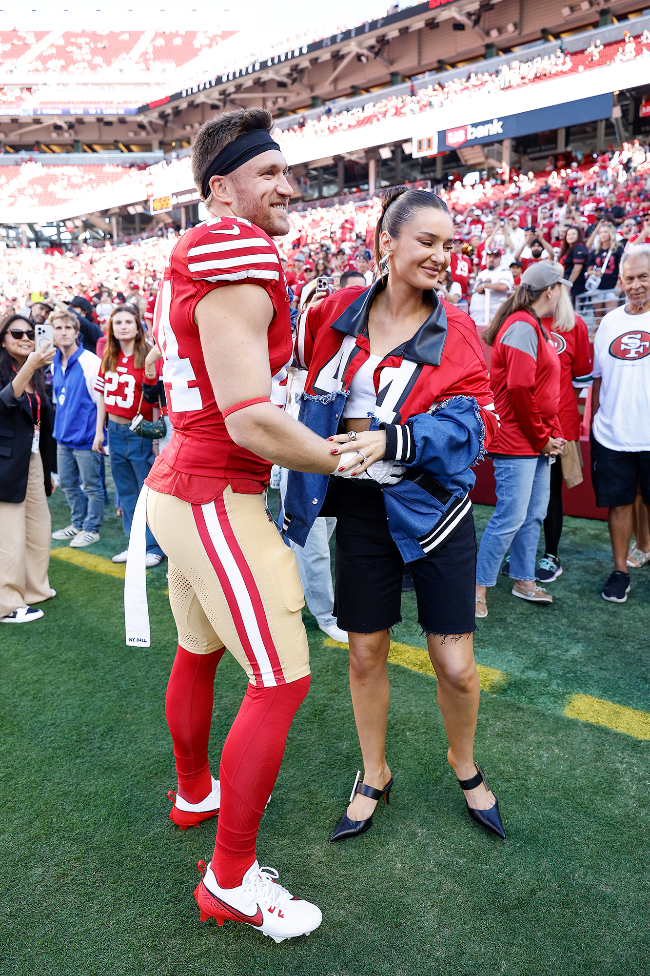 Kristin Juszczyk revela su primera chaqueta personalizada de la temporada 2024 de la NFL