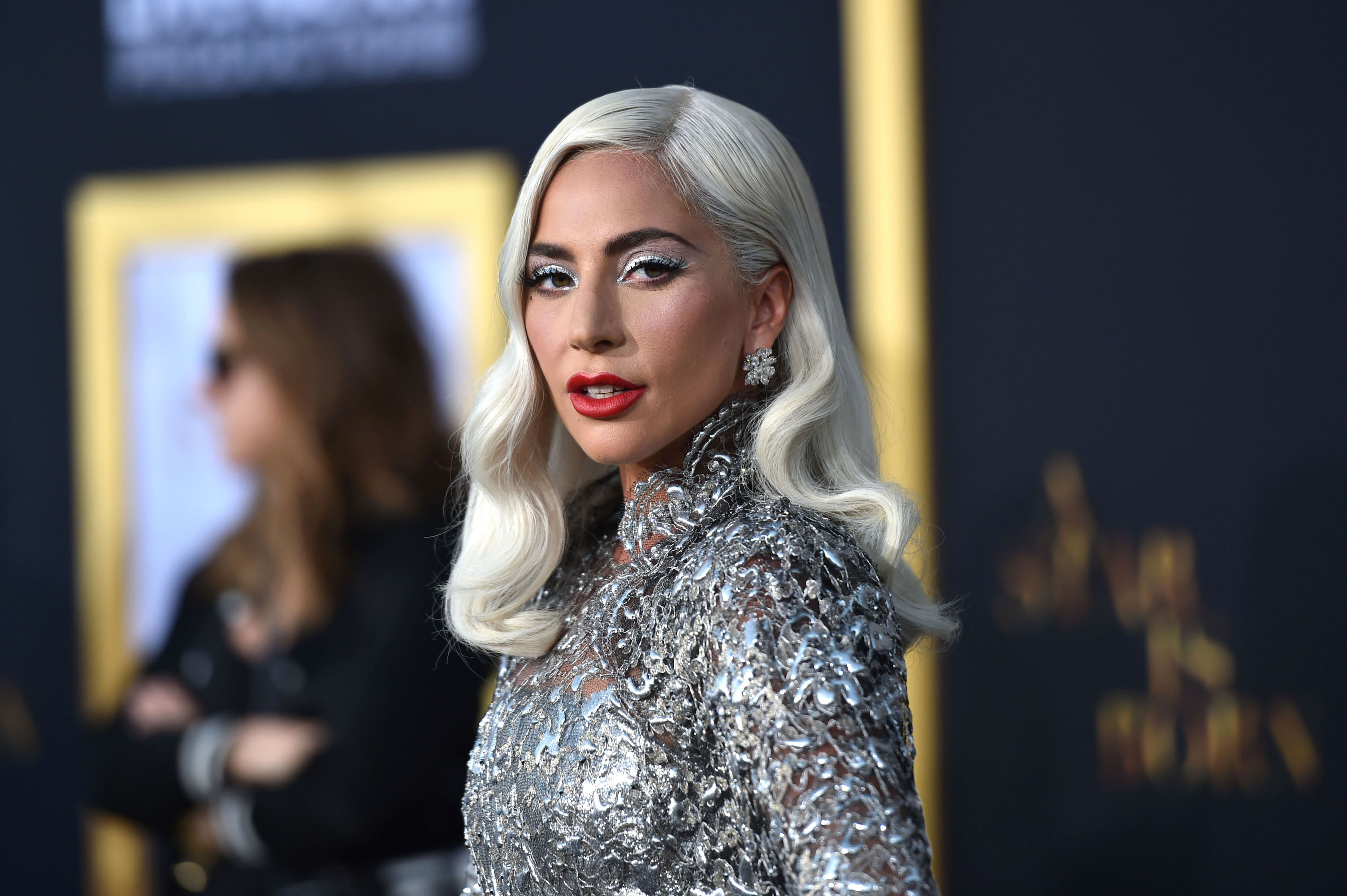 Lady Gaga rebate grupo viral de ex-colegas no Facebook sobre ela